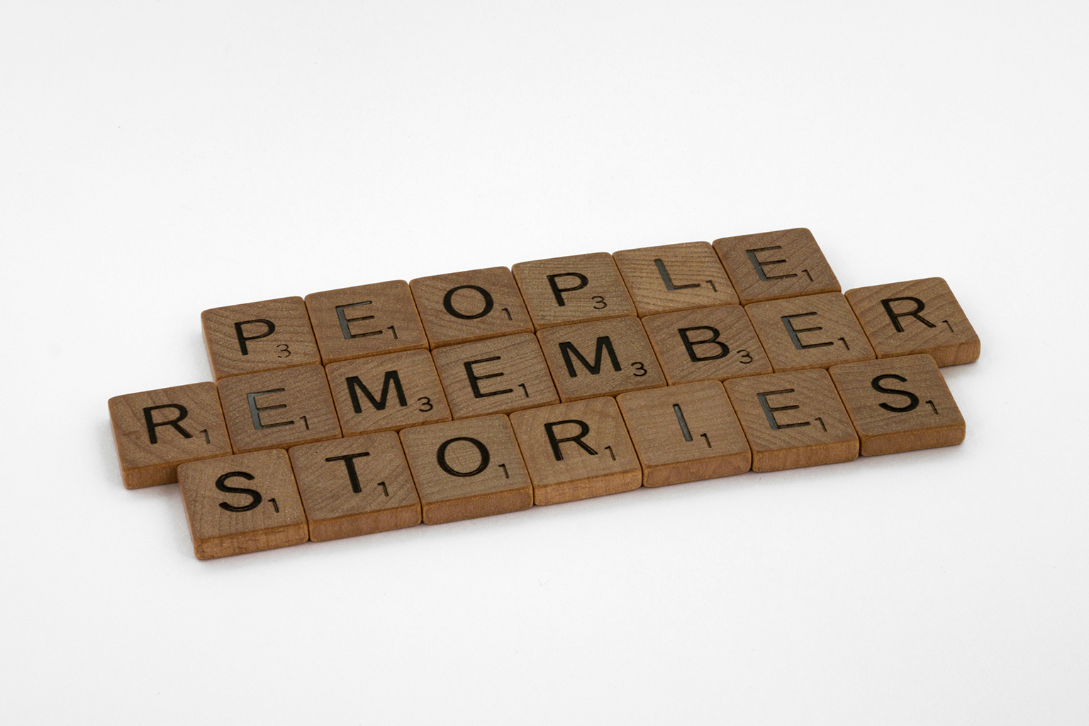 Λέξεις “People Remember Stories” – αφηγηματική ψυχοθεραπεία και νοηματοδότηση εμπειριών